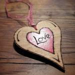 Wood Heart-on-a-card -..